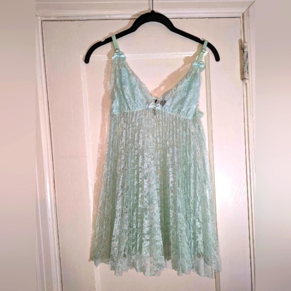 Dreamy blue lace pleated nightgown